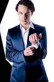 Wird er wieder sein normales aussehen bekommen (der neue schauspieler ist doof!) oder ist es deswegen weil florian prokop ( felix schauspieler vor dem neuen aussehen) aufgehört hat? Marc Dumitru Wikipedia