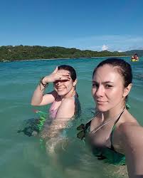 Hasil gambar untuk wulan guritno seksi bikini
