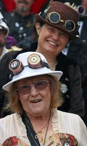 This beautiful photo of our lovely Sue Lay was taken by Bob Baines🎩