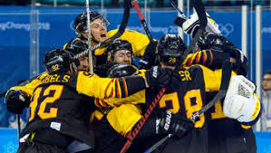 Im halbfinale besiegte das team von bundestrainer marco im halbfinale besiegte das team von bundestrainer marco sturm olympiasieger kanada nach großer kämpferischer und spielerischer leistung mit 4:3 (1. Olympia 2018 Eishockey Halbfinale Deutschland Gegen Kanada Heute Live Im Tv Und Im Live Stream Wintersport