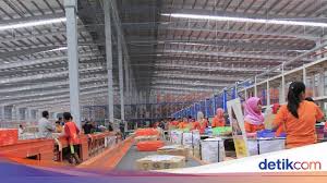 Eits, kurir di lel express bukan sembarangan kurir loh. Lazada Klarifikasi Kabar Viral Kurir Ciumi Paket