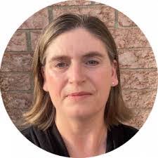 Kari Cooper's Instagram, Twitter & Facebook