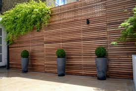 Sichtschutz Aus Holz Fur Eine Tolle Aussengestaltung Archzine Net Sichtschutzzaun Garten Sichtschutz Garten Gartengestaltung Ideen