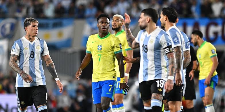Hay que hablar menos”: la gresca alrededor de Raphinha que elevó la  temperatura del clásico entre Argentina y Brasil - Infobae