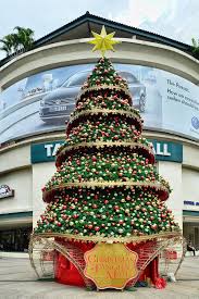 Christmas Tree At Tanglin Mall Singapore In 2020 Commercial Christmas Decorations Christmas Tree Outside Christmas Backdrops