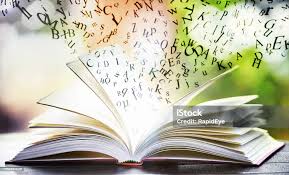 Photo libre de droit de Les Lettres Individuelles Volent Magiquement Hors  Des Pages Du Livre Ouvert banque d'images et plus d'images libres de droit  de Livre - iStock