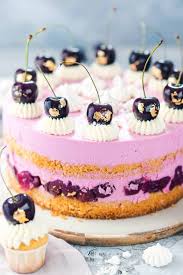 Der wunderkuchen ist auch deshalb so beliebt, weil er sich einfach abwandeln lässt. Kirschtorten Rezept Mit Mandelbiskuit Mein Naschgluck