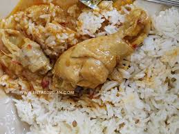 Katanya nasi ni berasal dari negeri kelantan, setiap hari dimasak di kelantan dan diterbangkan menggunakan kapal terbang ke serata. Nasi Air Dingin
