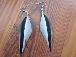Sometimes simple is best and these diy feather earrings are a simple and elegant earring to wear so many ways. Diy Feather Earrings 4 Steps Instructables