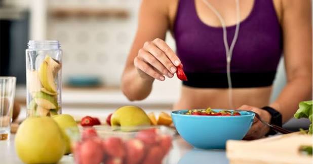 Rutina matutina con hábitos saludables 