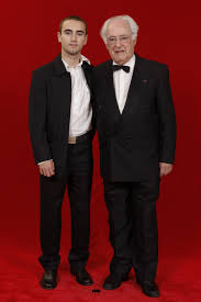 He is one of the most renowned portuguese actors of all time, and is still active as an artist. Henrique E Ruy De Carvalho No Mesmo Papel Holofote