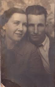 Who are the unknown woman and man in the family photo of Arthur 'Monkey'  Silva Sr?