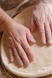 Hola Usa Celebrity News Fashion And Beauty In 2020 Latin Cuisine Pizza Pasta Pan Bread