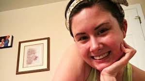 Była zgwałcona i molestowana. Dziś pokazuje się nago