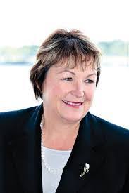 Etta Boyer's Instagram, Twitter & Facebook