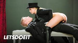 Hot Chick Lola Myluv Enjoys Erotic Fun With Lover In Kiny Sex Session -  LETSDOEIT