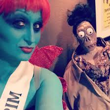 Shrunken head beetlejuice halloween costume this shrunken head beetlejuice costume for teens includes a jacket with attached shirt, inflatable shoulders, pants and wig. Miss Argentina And Shrucken Head Guy From Beetlejuice Halloween Costume Contest