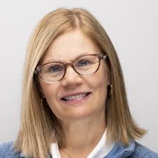 Robyn McCallum began her studies at the Nova Scotia Agricultural College,  graduating in 2013 with a BSc. (Agr.) in Animal Science. Not only was she a  part of the first class to