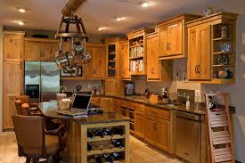 A Pesar De Que Es Algo Oscura Para Mi Gusto Los Muebles Al Ser De Madera Y Los Tonos Oscuros Con Imagenes Decoracion De Cocina Gabinetes De Cocina Rustica Cocinas Rusticas