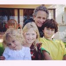 Lindsey buckingham og hans kone kristen messner bor i deres hjem i los angeles med deres tre børn. Die Wahrheit Von Lindsey Buckinghams Frau Kristen Messner Prominente Ehepartner