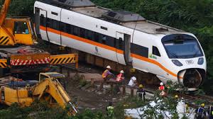 كشفت مصادر عن حقيقة تقدم كامل الوزير وزير النقل باستقالته عقب حادث انقلاب قطار طوخ مؤكدة أن ذلك لك يحدث و شددت علي أن الفريق كامل الوزير وزير النقل يمارس عمله. ÙˆØ²ÙŠØ± Ù†Ù‚Ù„ ØªØ§ÙŠÙˆØ§Ù† Ø£ØªØ­Ù…Ù„ Ø§Ù„Ù…Ø³Ø¤ÙˆÙ„ÙŠØ© Ø§Ù„Ø³ÙŠØ§Ø³ÙŠØ© ÙƒØ§Ù…Ù„Ø© Ø¹Ù† Ø­Ø§Ø¯Ø« Ø§Ù„Ù‚Ø·Ø§Ø± Ù…Ù†ÙˆØ¹Ø§Øª Ø§Ù„Ø¨ÙŠØ§Ù†