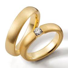 Clasico Y Moderno A La Vez Argollas En Oro De 18k Y Diamante Disenos De Anillos De Oro Anillos De Bodas De Oro Anillos De Plata Gruesos