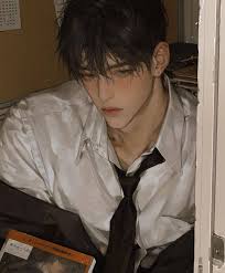 Mafia queen's secret life and intense relationship