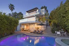 Harry Styles S California Home Is On The Market For 8 5 Million Casas En Hollywood Hills Casas De Famosos Hollywood Hills