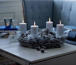 Maybe you would like to learn more about one of these? Silberner Adventskranz Zapfen Basteln Adventskerzen Elegantes Weihnachten Und Kerzen Dekorieren