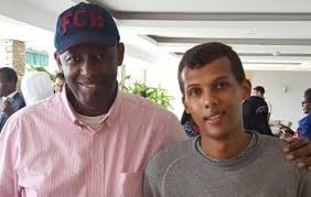 Zijn tweede droom als drummer kwam wel uit toen hij dit instrument kon bespelen bij de leuvense groep the singles, big bill, pas de deux en een tiental andere groepen. John Nsana Kanyoni V Twitter Many Thanks Stromae For Being Kind With The Kids So Touched By Your Humility Chapeau Bas Pour Le Grand Artiste Http T Co Fj4zdd98a5
