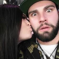 Nicole Mellen's Instagram, Twitter & Facebook