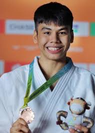 Usia 18 Tahun Hanyalah Angka, Amir Daniel Mampu Tersenyum Bersama Pingat  Gangsa Judo