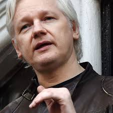 La sorprendente vida de Julian Assange, al descubierto: fue padre durante  su encierro