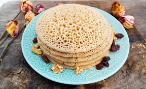 Les Baghrir Ou Bien Les Crepes Mille Trous Sont Une Specialite Marocaine Tres Appreciee Lors Du Go En 2020 Comment Faire Des Crepes Recette De Baghrir Faire Des Crepes