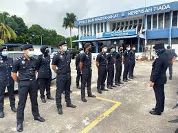 Dengan permulaan bulan ramadan, polis israel menyekat kawasan tempat duduk di hadapan gerbang damsyik dengan barikade. 4l0rtqiv5cso2m