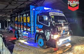 Berbicara tentang modifikasi truk memang tidak terlalu populer jika dibandingkan dengan modifikasi kendaraan yang lain semacam mobil atau motor. Sticker Truk Canter Dot Printing Dan Cutting Sticker