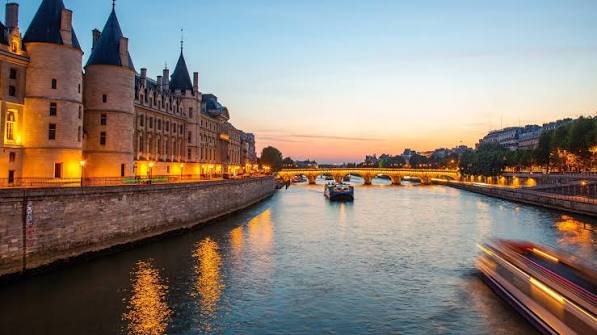 Visit Île-de-France: Best of Île-de-France Travel 2026 | Expedia Tourism