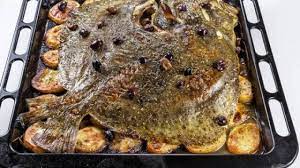 Il rombo al forno con patate è la ricetta più classica per preparare questo pesce e quella da cui sono partita per approcciare per la prima volta con questa specie. Il Rombo Al Forno Con Le Patate La Repubblica