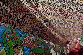 Kemampuan memberikan pelayanan yang lebih baik akan dapat dilakukan apabila pemerintah mampu untuk menilai secara saksama, apakah sebenarnya kebutuhan para pelanggannya. Semarang Percantik Kampung Batik Sambut Wisatawan Antara News