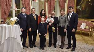 A feleség lévai anikó, orbán viktor miniszterelnök felesége. Orban Viktor Levelet Kuld A Hataron Tuliaknak 24 Hu
