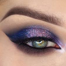 Make Up Trends 2018 Glitzer Lidschatten Lila Blau Smokey Eyes Beauty Makeup In 2020 Sparkly Eye Makeup Glitter Eye Makeup Purple Smokey Eye
