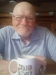 happyfriyay everyone! We're back at the floor again today finishing last  bit of the lvt planks using my favorite mug cuz it keeps my ☕ coffee hot  for hours! Then we're moving