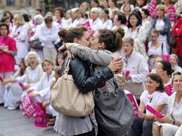 Lesbian kiss french