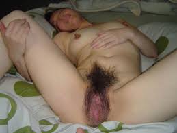 剛毛マンコエロ画像】凄くスケベそうなマンコ…ケツ毛バーガーを彷彿とさせるマン毛ボーボーのおねーさんｗｗｗ | エロ画像CLUB