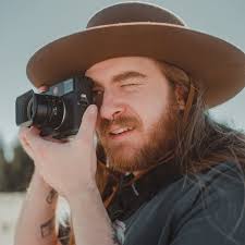 So, I have a serious question: why the Leica hate? I see a lot of people  posting about how pretentious it is to buy a Leica. If someone has the  means and