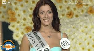 Nel 2008 diventa conduttrice di sabato & domenica estate e soprattutto de la. Elisa Isoardi Ricorda Frizzi Ultime Notizie Flash