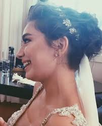 Dostto Mumkun Adli Kullanicinin Neslihan Atagul Panosundaki Pin Dugun Saci Dugun Makyaji Dugun Sac Modelleri