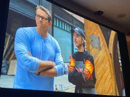 Free guy has a new trailer and it looks marvelously silly. New York Comic Con Ryan Reynolds Shows Off Free Guy Footage With Director Stars