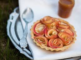 Tarte Aux Pommes Ou Tartelettes Facon Bouquets De Roses Au Caramel Au Beurre Sale Recette Dollyjessy Tartelettes Aux Pommes Mini Tarte Idee Tarte