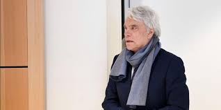 Französischer politiker, schauspieler und geschäftsmann (de); E6jlpju 1fy3rm